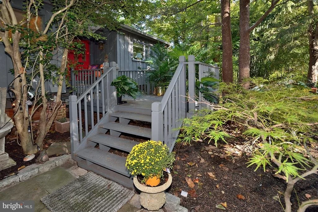 Photo of 4 BUTTONWOOD LANE