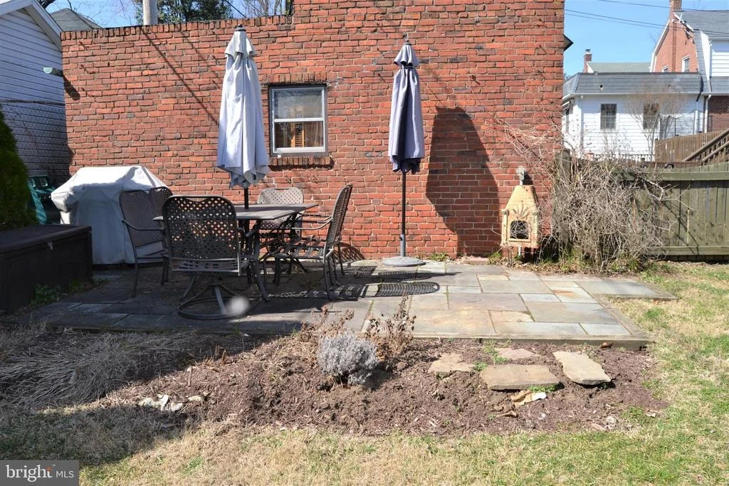 Photo of 620 ALDERSHOT ROAD