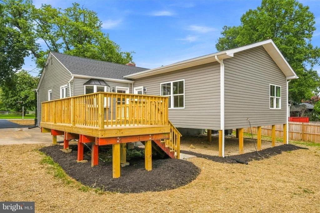 Photo of 703 NORTHWEST DRIVE