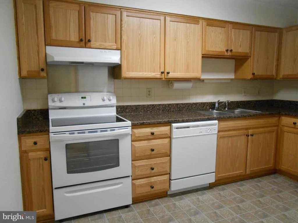 Photo of Unit 3920 at 15115 INTERLACHEN DRIVE
