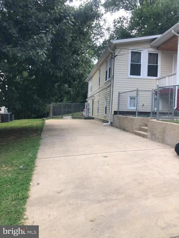 Photo of 516 MENTOR AVENUE