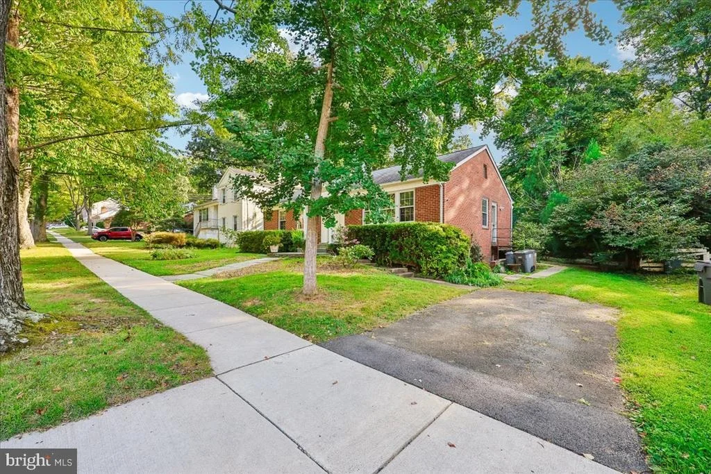 Photo of 627 CROCUS DRIVE