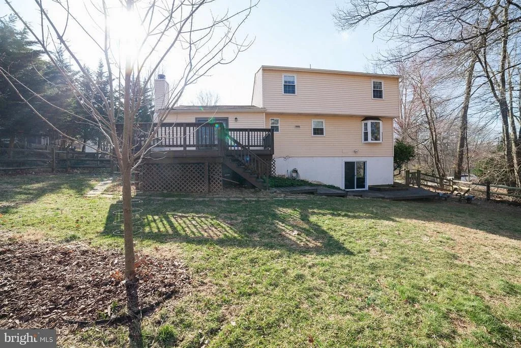 Photo of 8917 ROUNDLEAF WAY