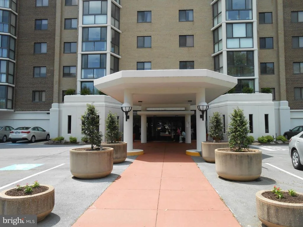 Photo of Unit 3920 at 15115 INTERLACHEN DRIVE