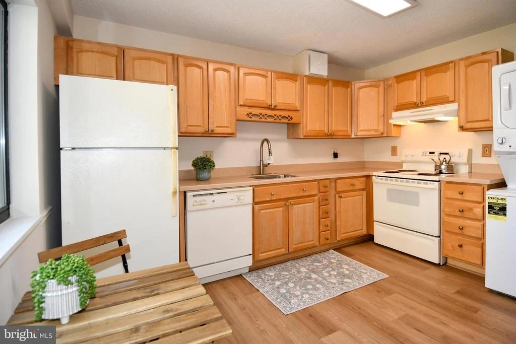 Photo of Unit 1526 at 15101 INTERLACHEN DRIVE