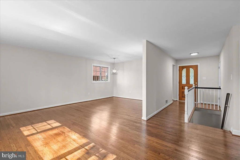 Photo of 5517 SOUTHAMPTON DRIVE