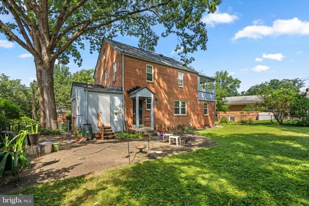 Photo of 8911 BRADFORD ROAD