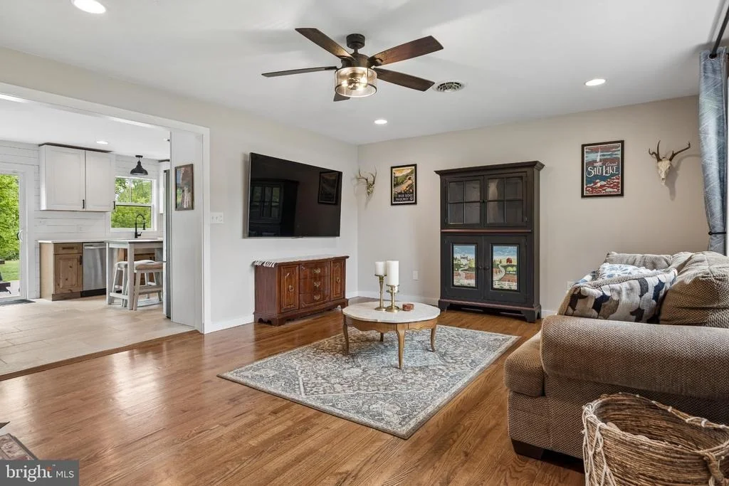 Photo of 9816 FAIRLEE ROAD