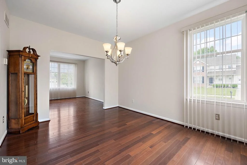 Photo of 704 SHIPTON ROAD
