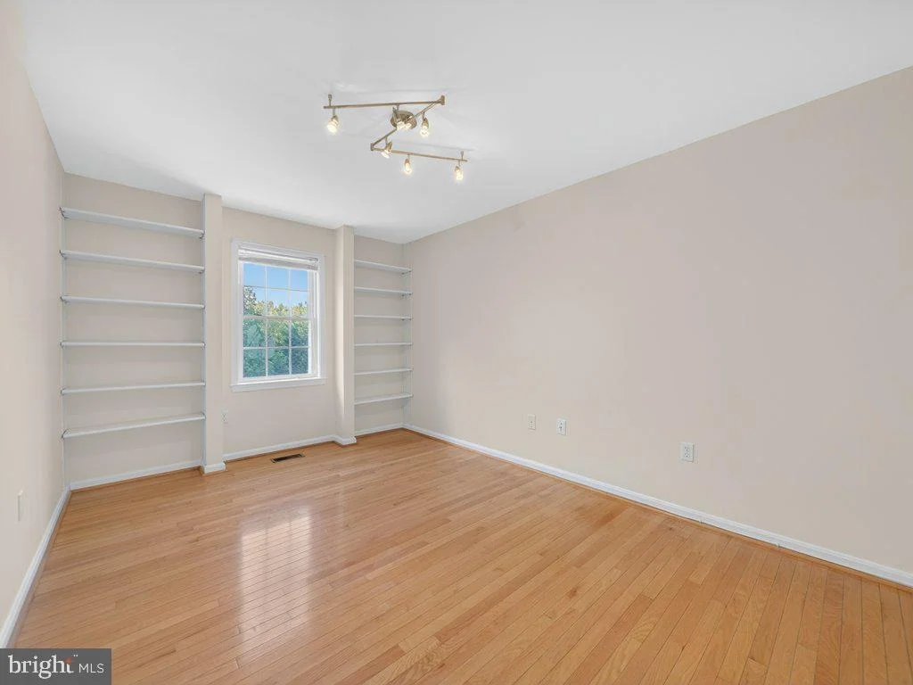 Photo of 9290 BAKER STREET