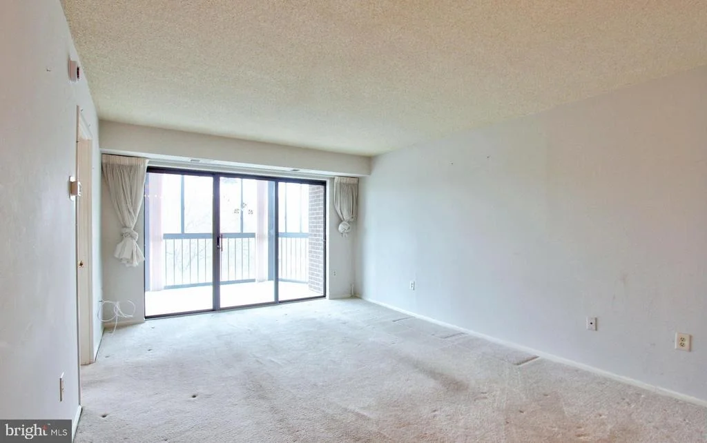 Photo of Unit 2621 at 15107 INTERLACHEN DRIVE
