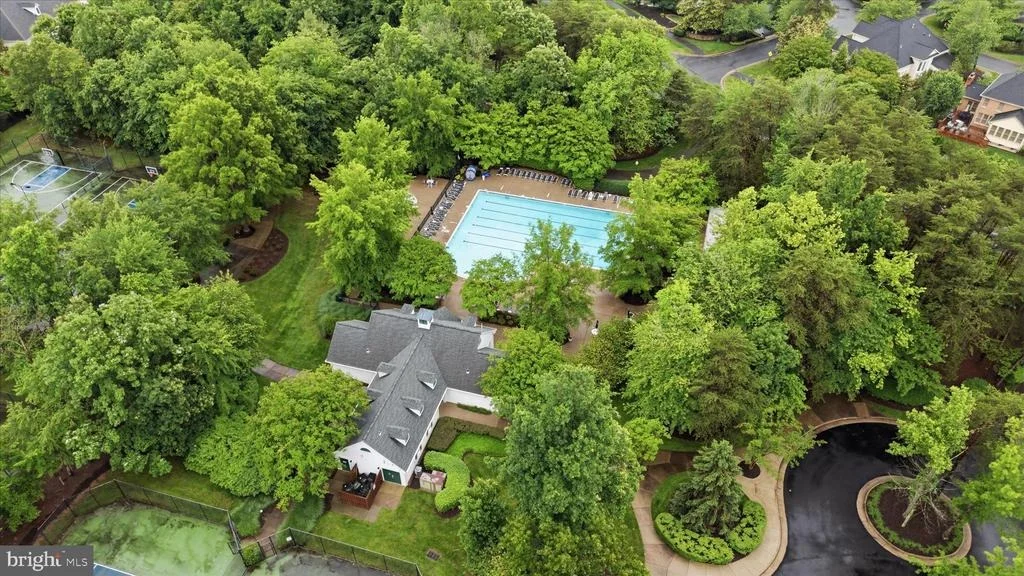 Photo of 8277 ROXBOROUGH LOOP