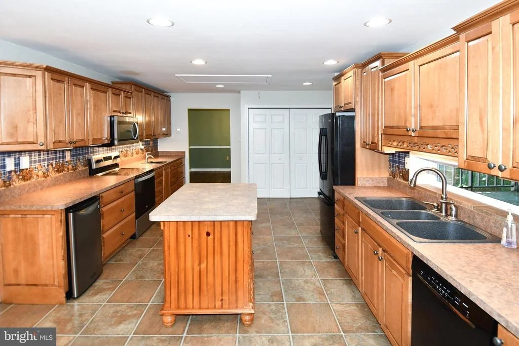 Photo of 8870 BROOK DRIVE