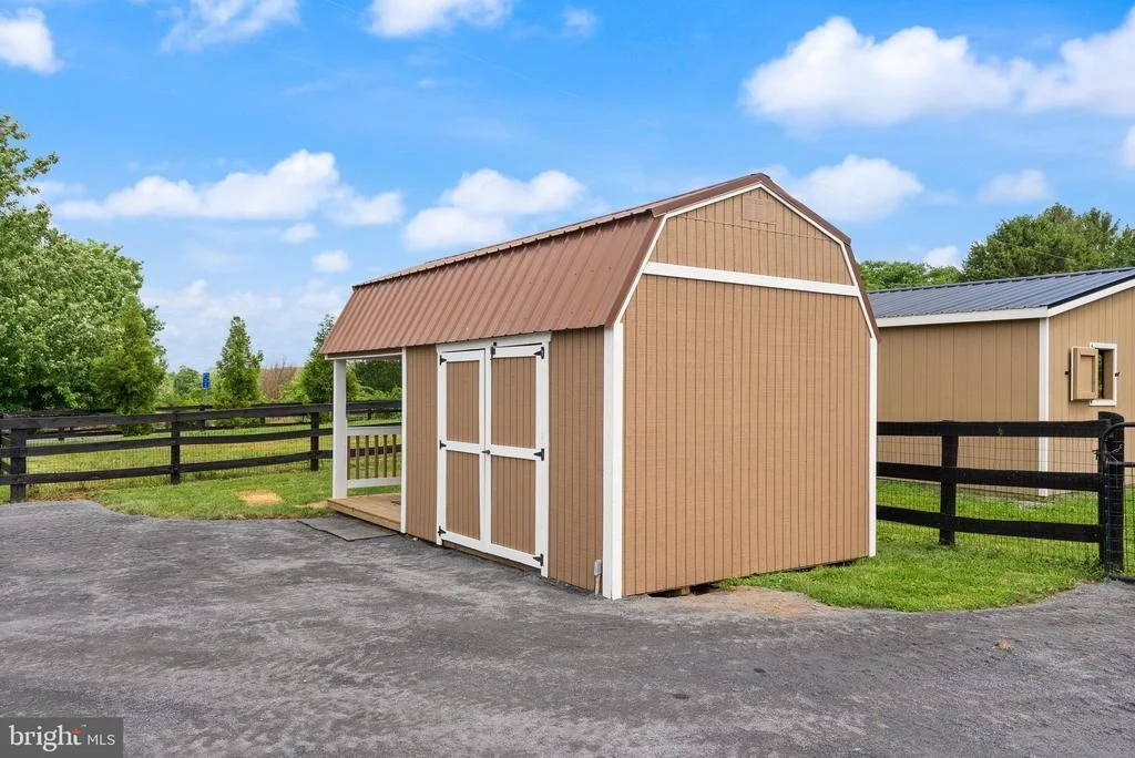 Photo of 20596 AIRMONT ROAD