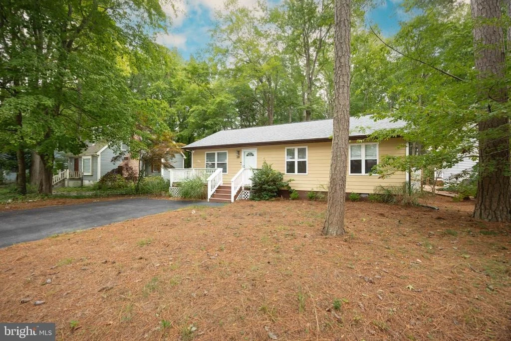 Photo of 38 FAIRWAY LANE