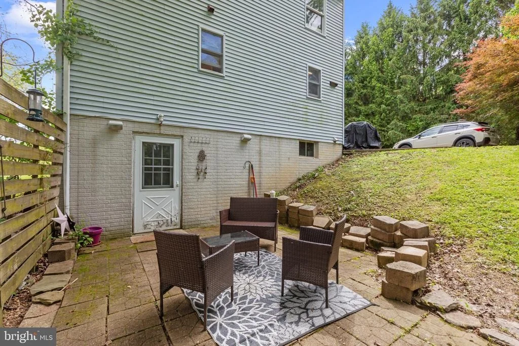 Photo of 1304 NAUGAHYDE ROAD