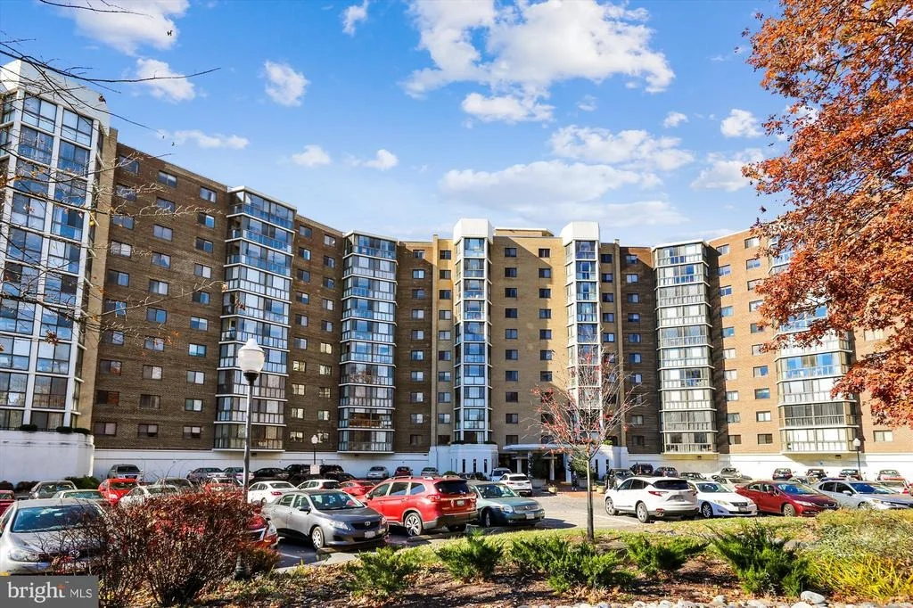 Photo of Unit 3522 at 15115 INTERLACHEN DRIVE