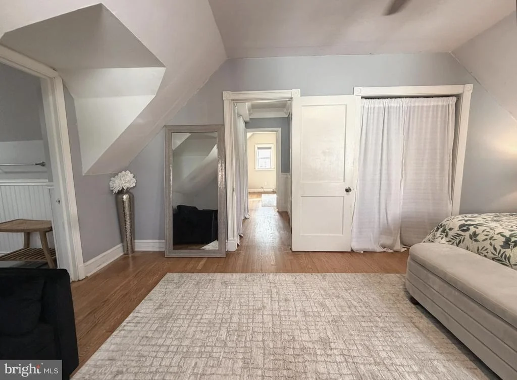 Photo of 6011 EASTERN PARKWAY