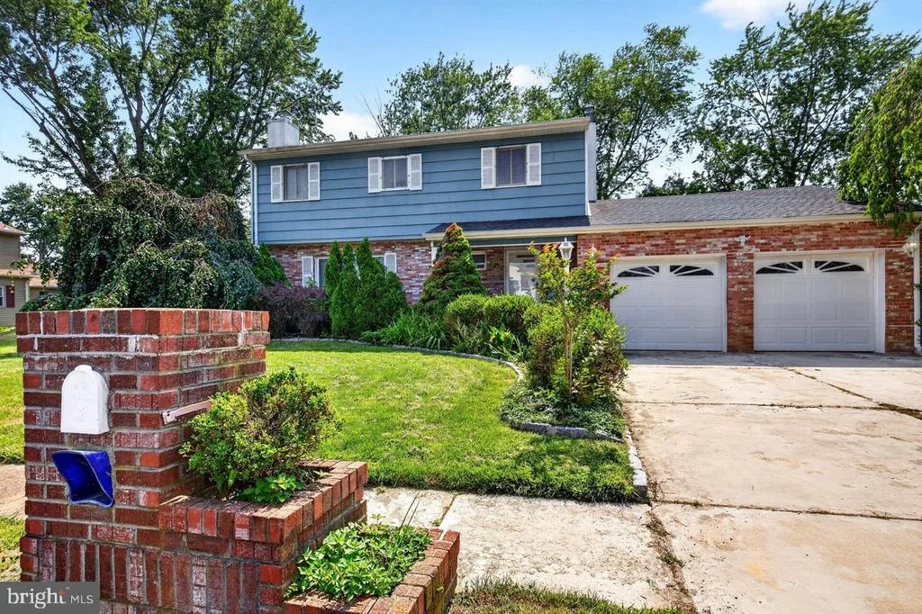 Photo of 717 DORIS TERRACE