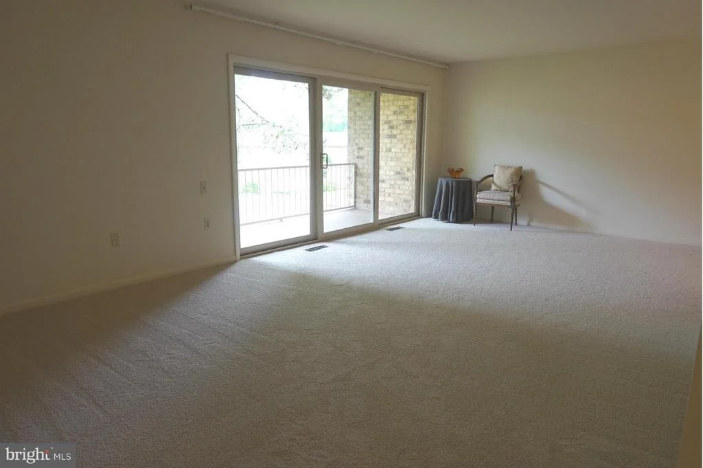 Photo of Unit 702D at 3350 GLENEAGLES DRIVE