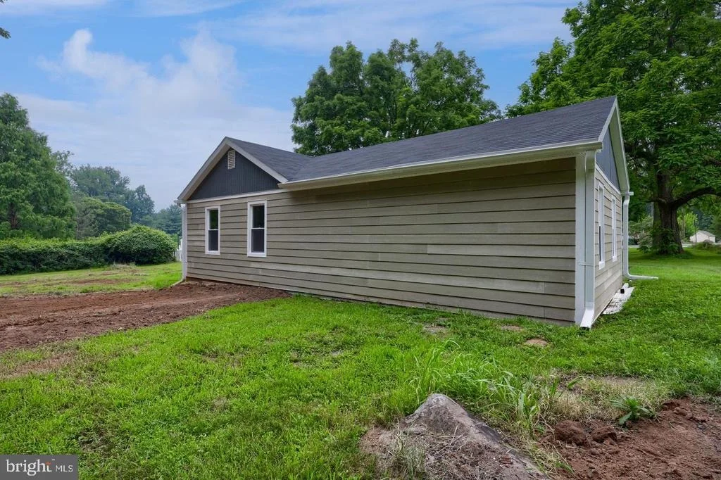 Photo of 1384 ROUNDTOP ROAD