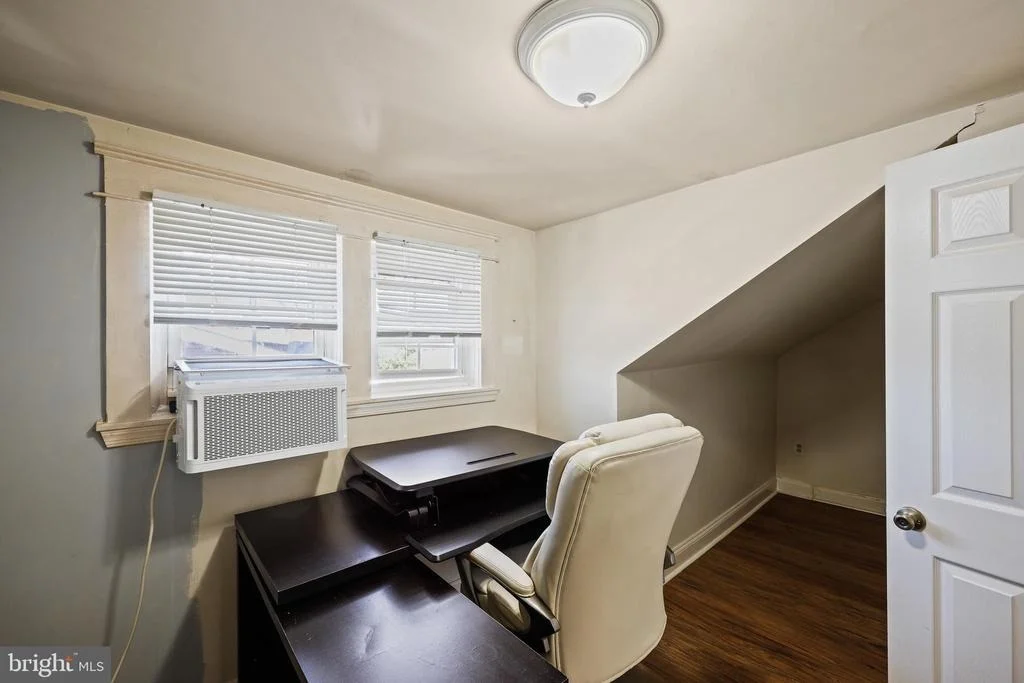 Photo of 1014 LEEDS AVENUE