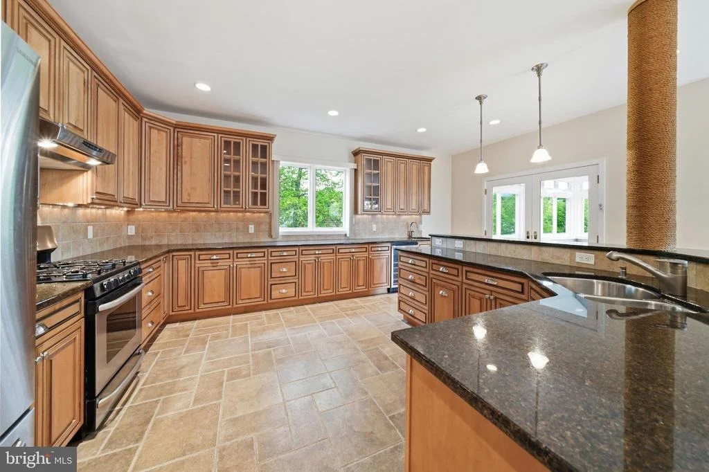 Photo of 160 CLIFFVIEW DRIVE