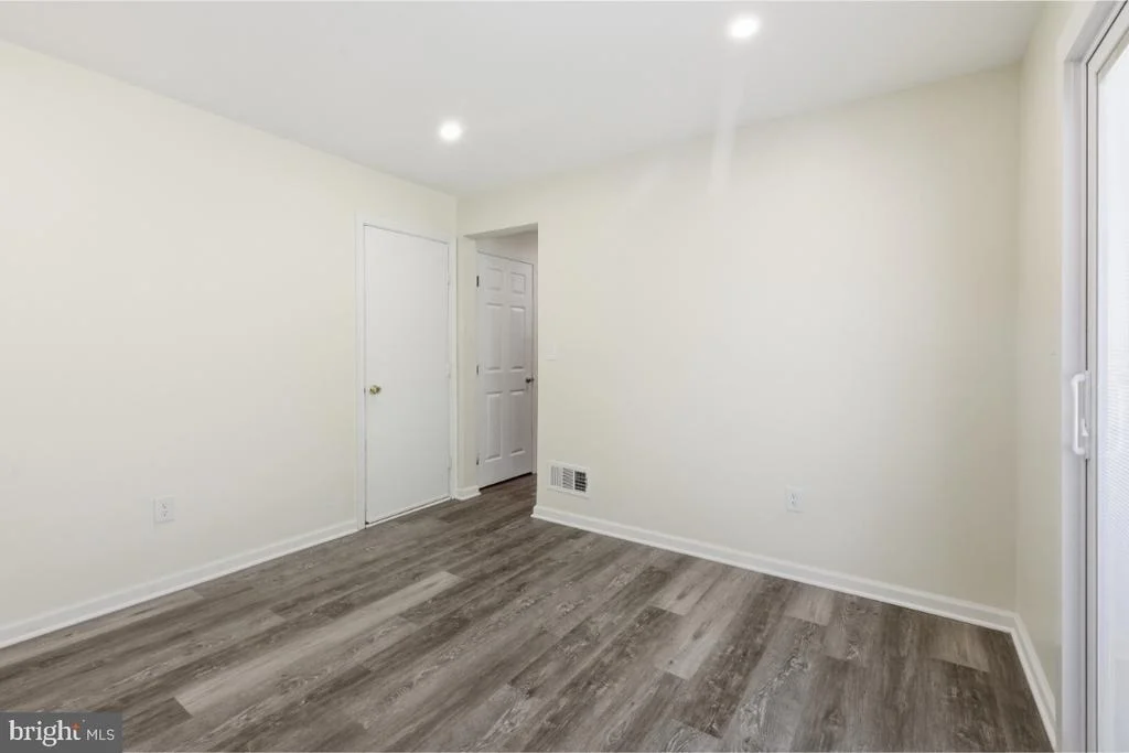 Photo of 24823 CUTSAIL DRIVE