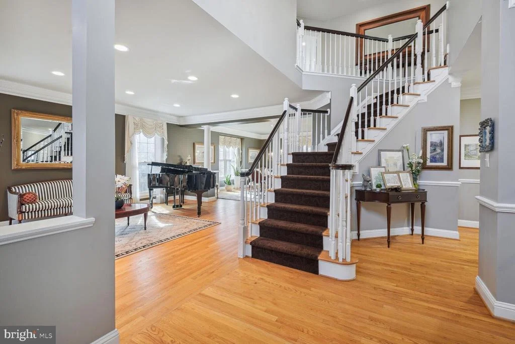 Photo of 10 MAPLECREST COURT