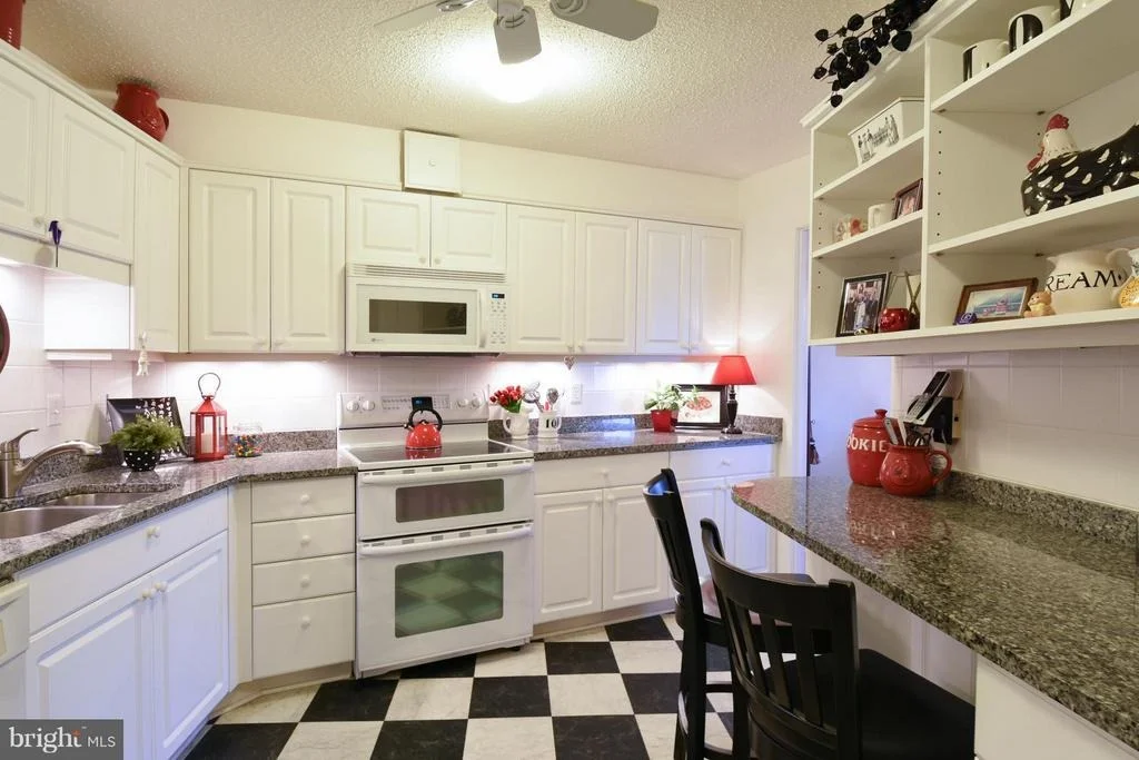 Photo of Unit 604 at 5904 MOUNT EAGLE DRIVE