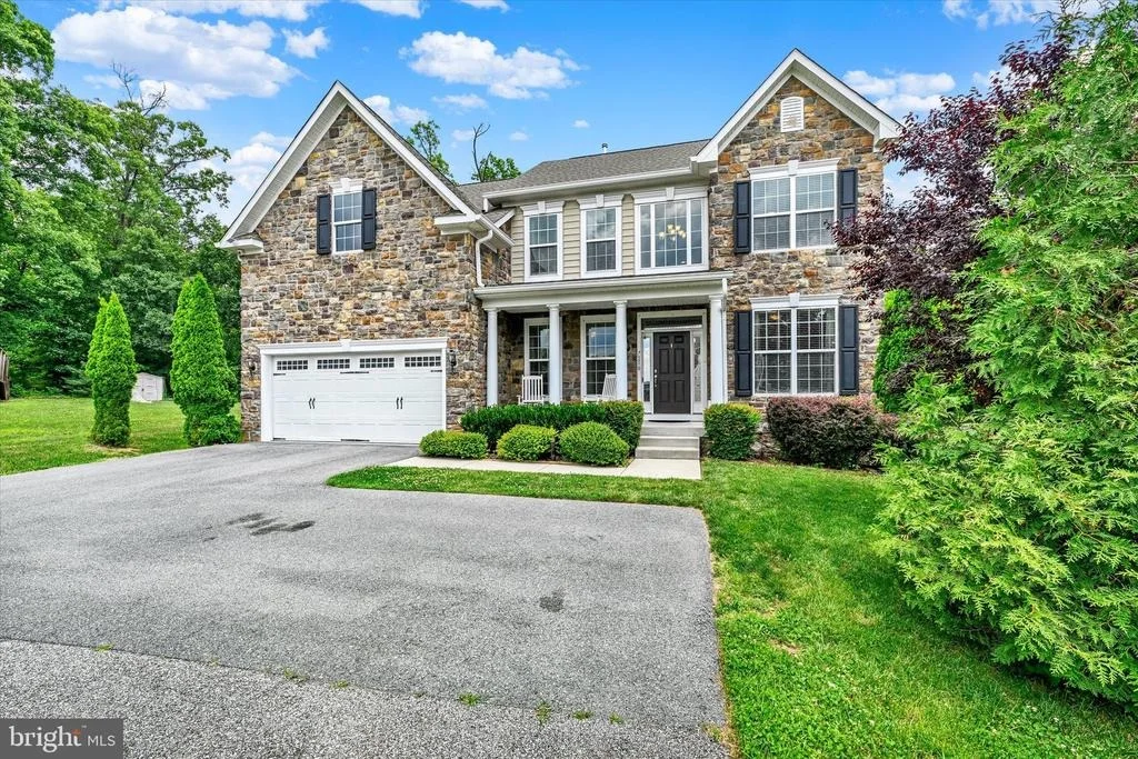 Photo of 7510 LEAFY TREE LANE