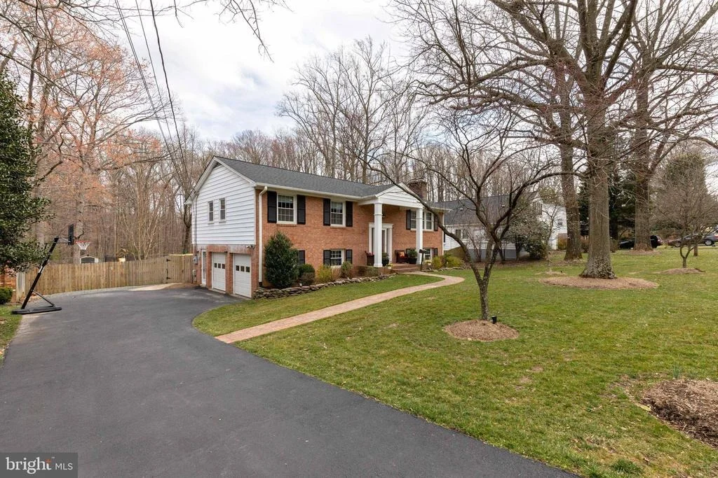 Photo of 3917 KING ARTHUR ROAD
