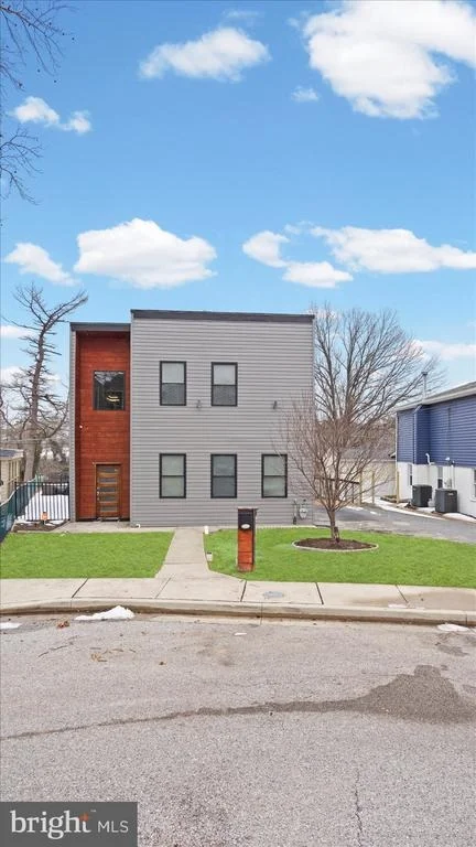 Photo of 3145 BAYBRIAR ROAD