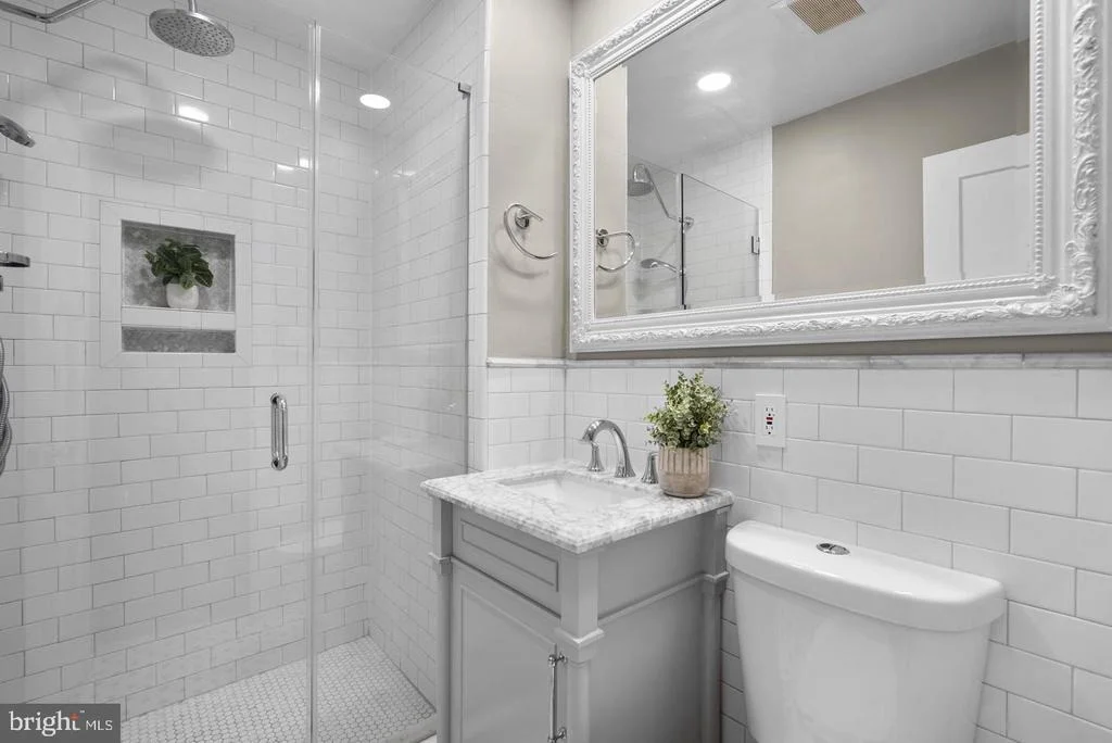 Photo of 822 LOXFORD TERRACE