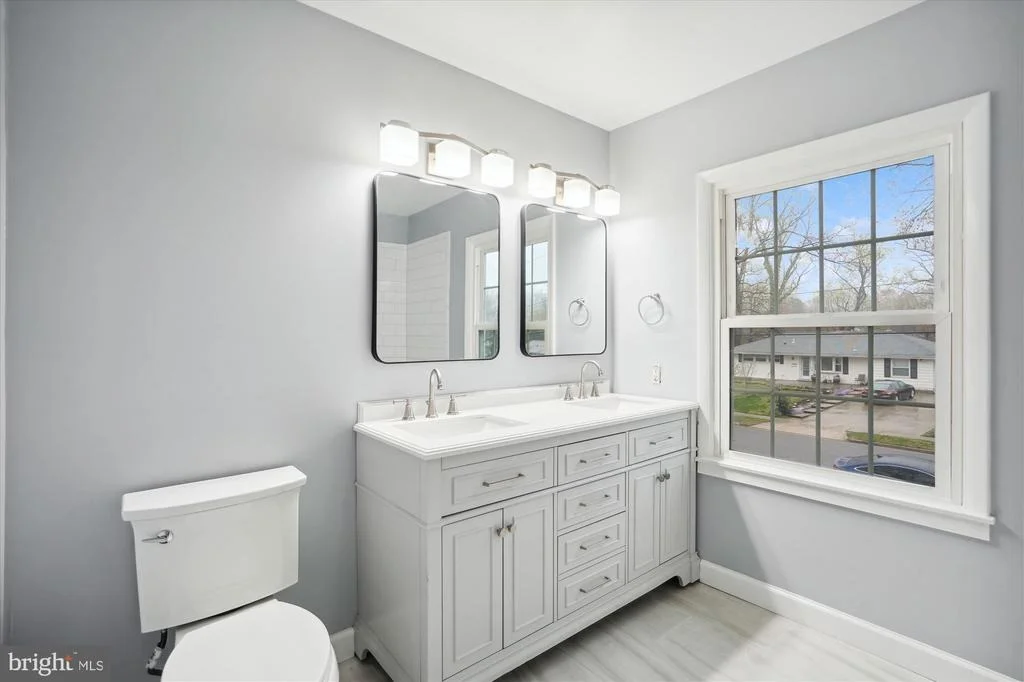 Photo of 5514 INVERCHAPEL ROAD