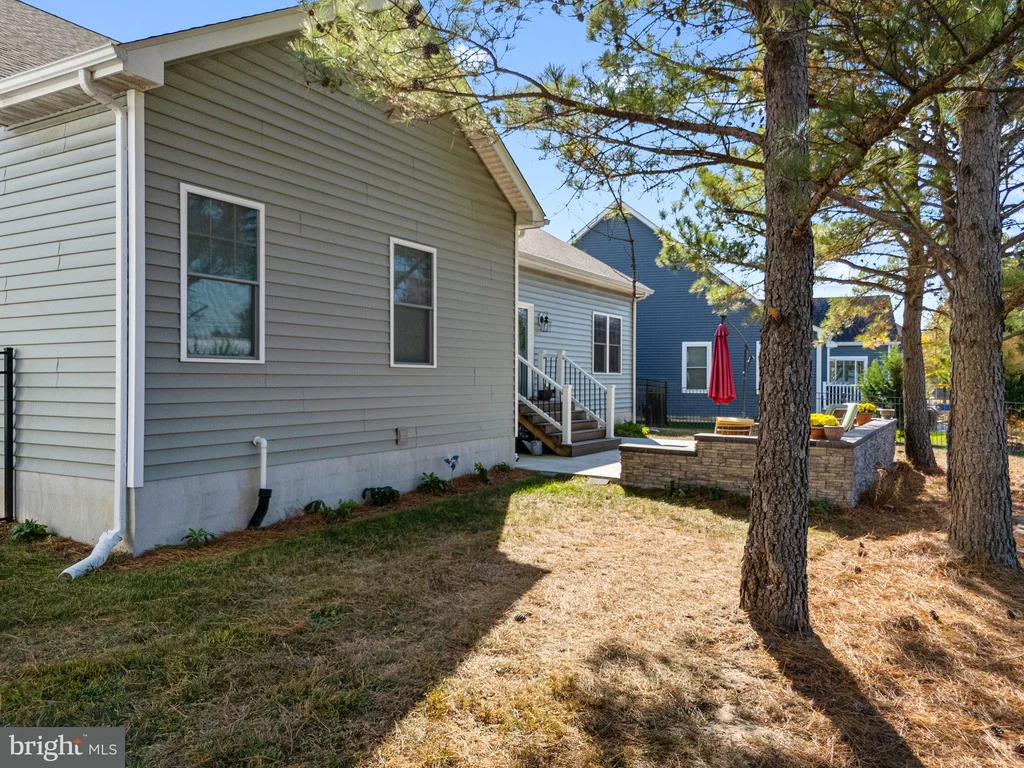 Photo of 226 UNIVERSITY DRIVE