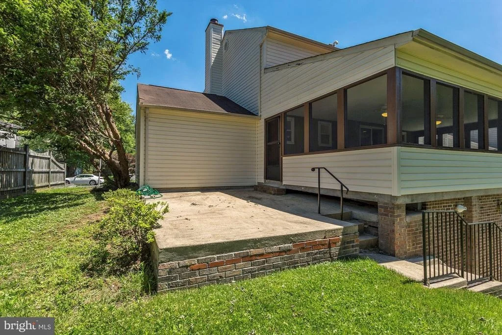 Photo of 18312 QUEEN ELIZABETH DRIVE