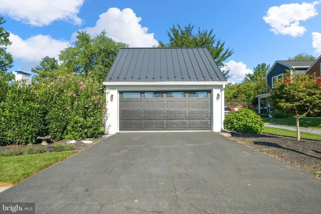 Photo of 1101 ROSEMONT AVENUE