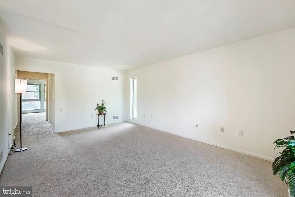 Photo of Unit 682A at 3320 GLENEAGLES DRIVE
