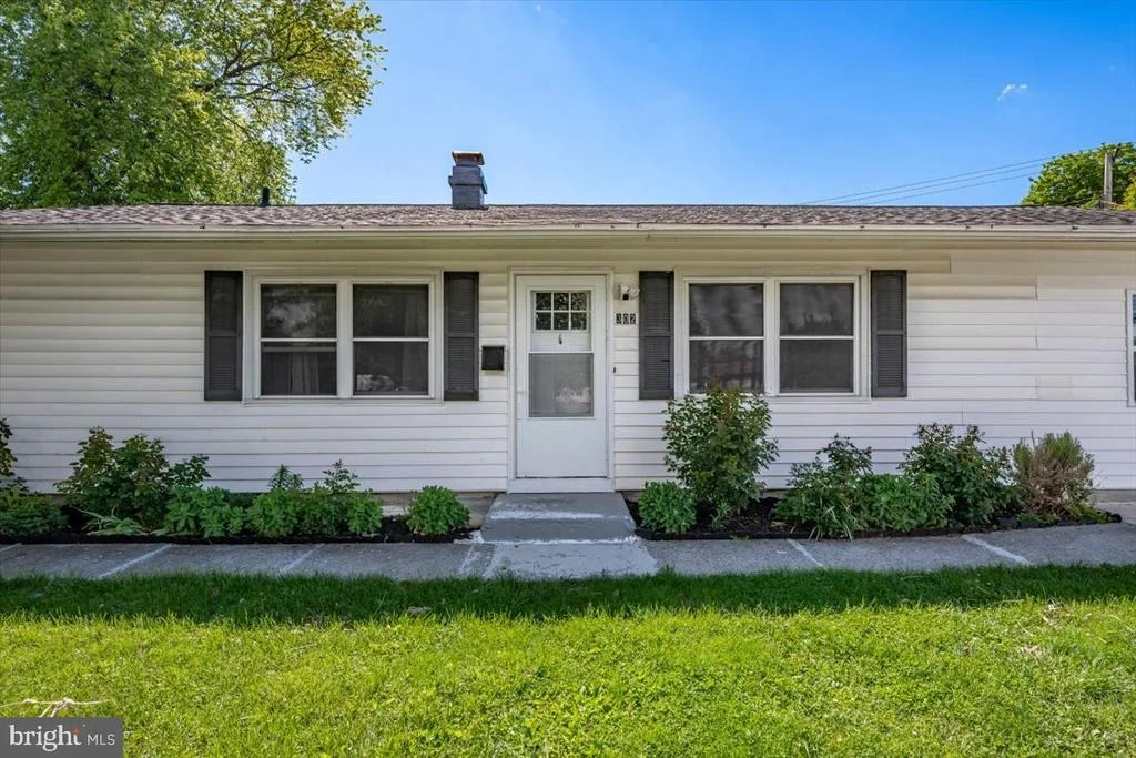 Photo of 302 MANOR COURT