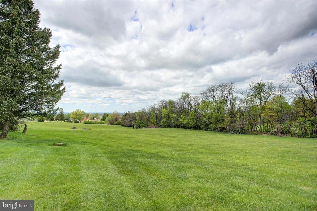 Photo of 8001 MAPLEVILLE ROAD