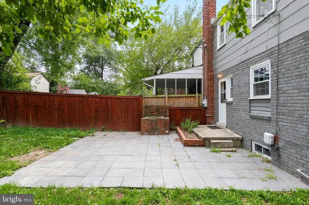 Photo of 5933 WILLIAMSBURG ROAD