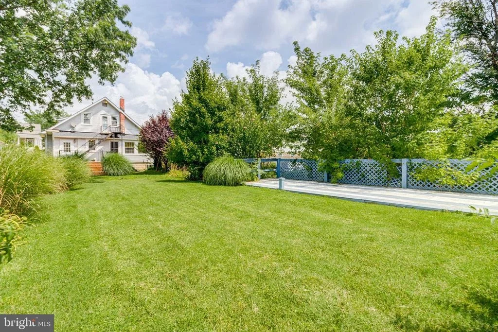 Photo of 1022 LEEDS AVENUE