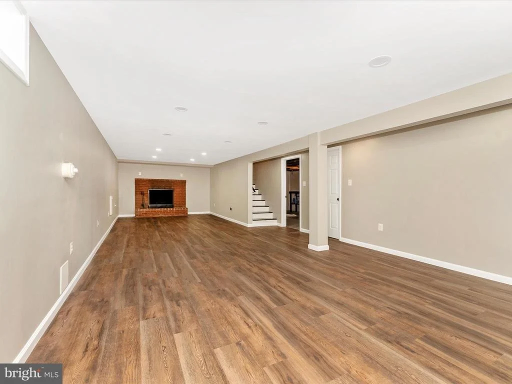 Photo of 2833 RODERICK ROAD