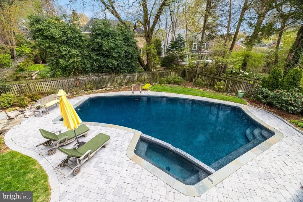 Photo of 1205 SUFFIELD DRIVE