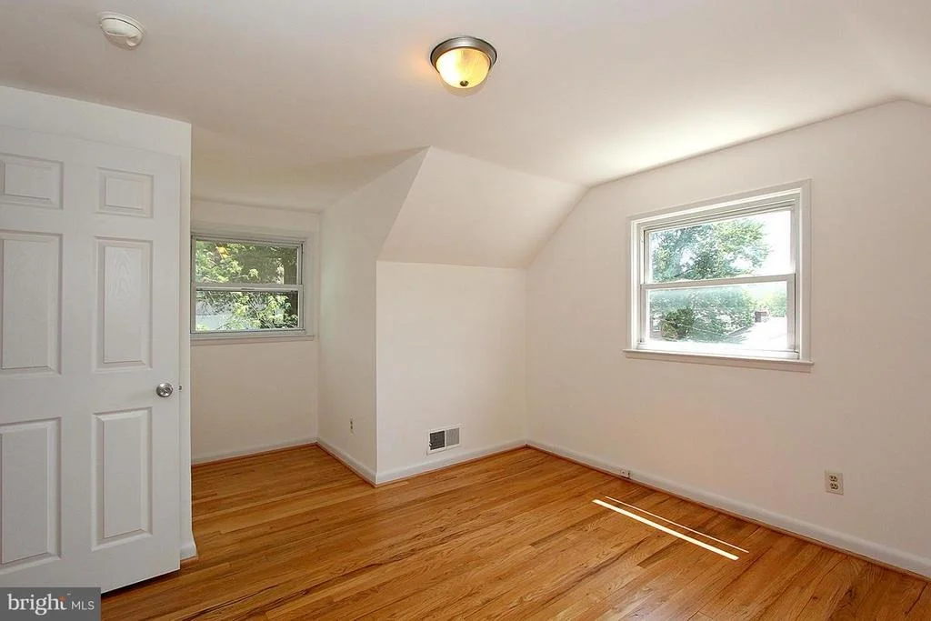 Photo of 911 WHITE WAY