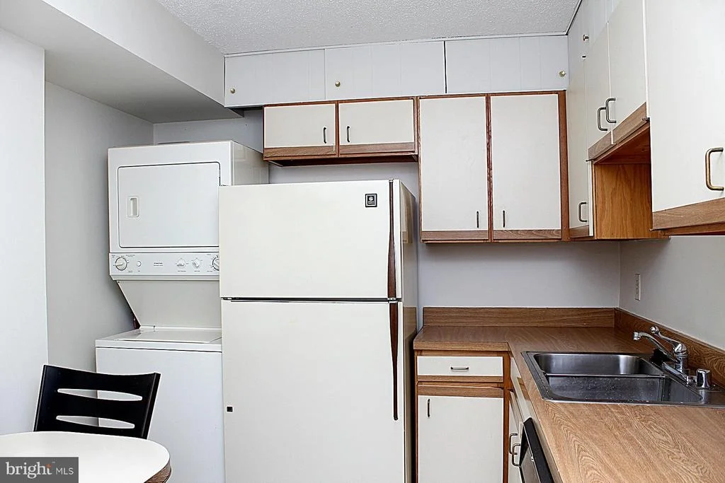 Photo of Unit 308 at 15101 INTERLACHEN DRIVE