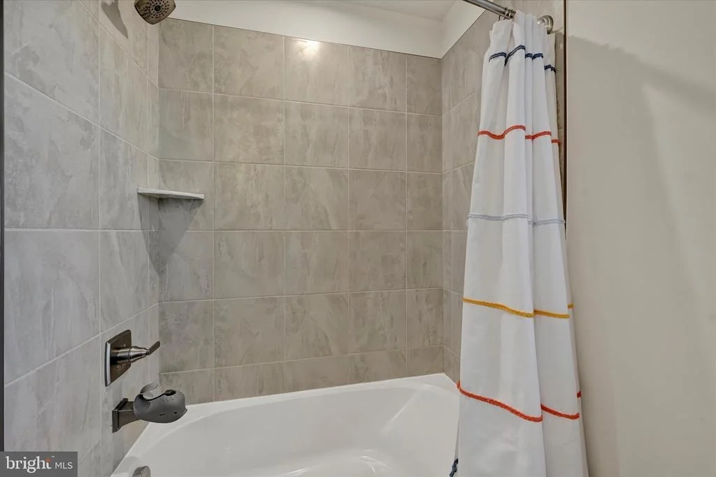 Photo of 839 LENI WAY