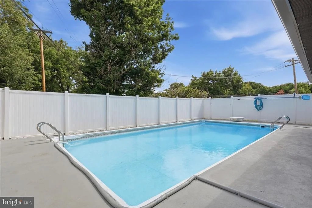 Photo of 1405 OUTER DRIVE