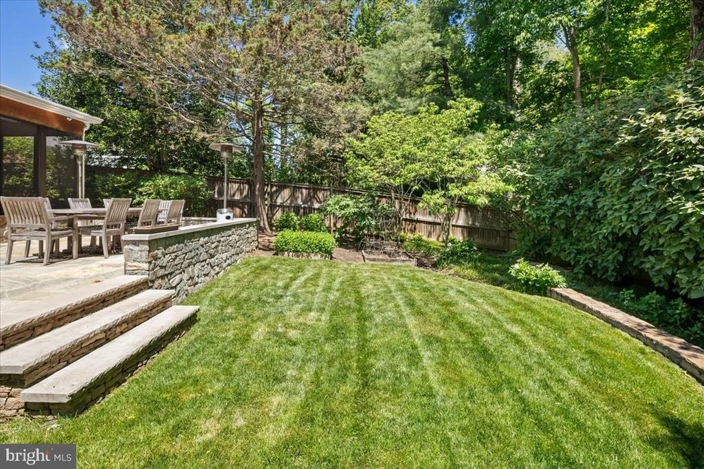 Photo of 6413 KENHOWE DRIVE